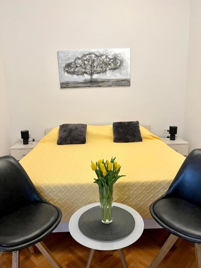 Guest House Anna Mlini Eksteriør bilde